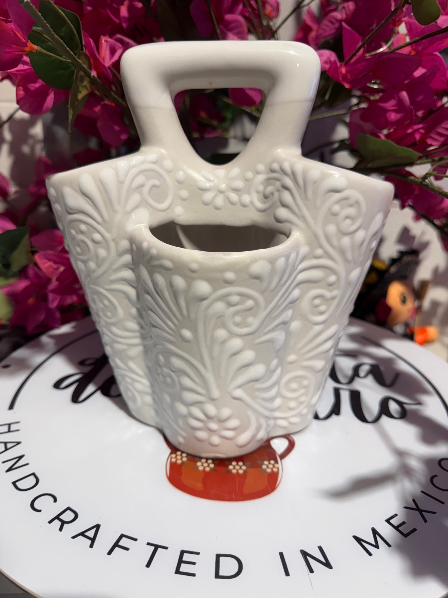 White utensils holder
