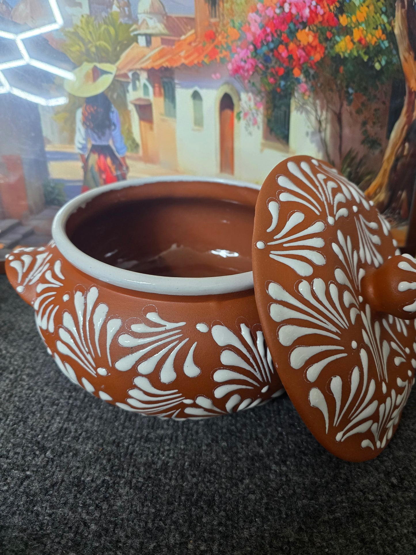 Sopera De Barro Brown and White Engobe