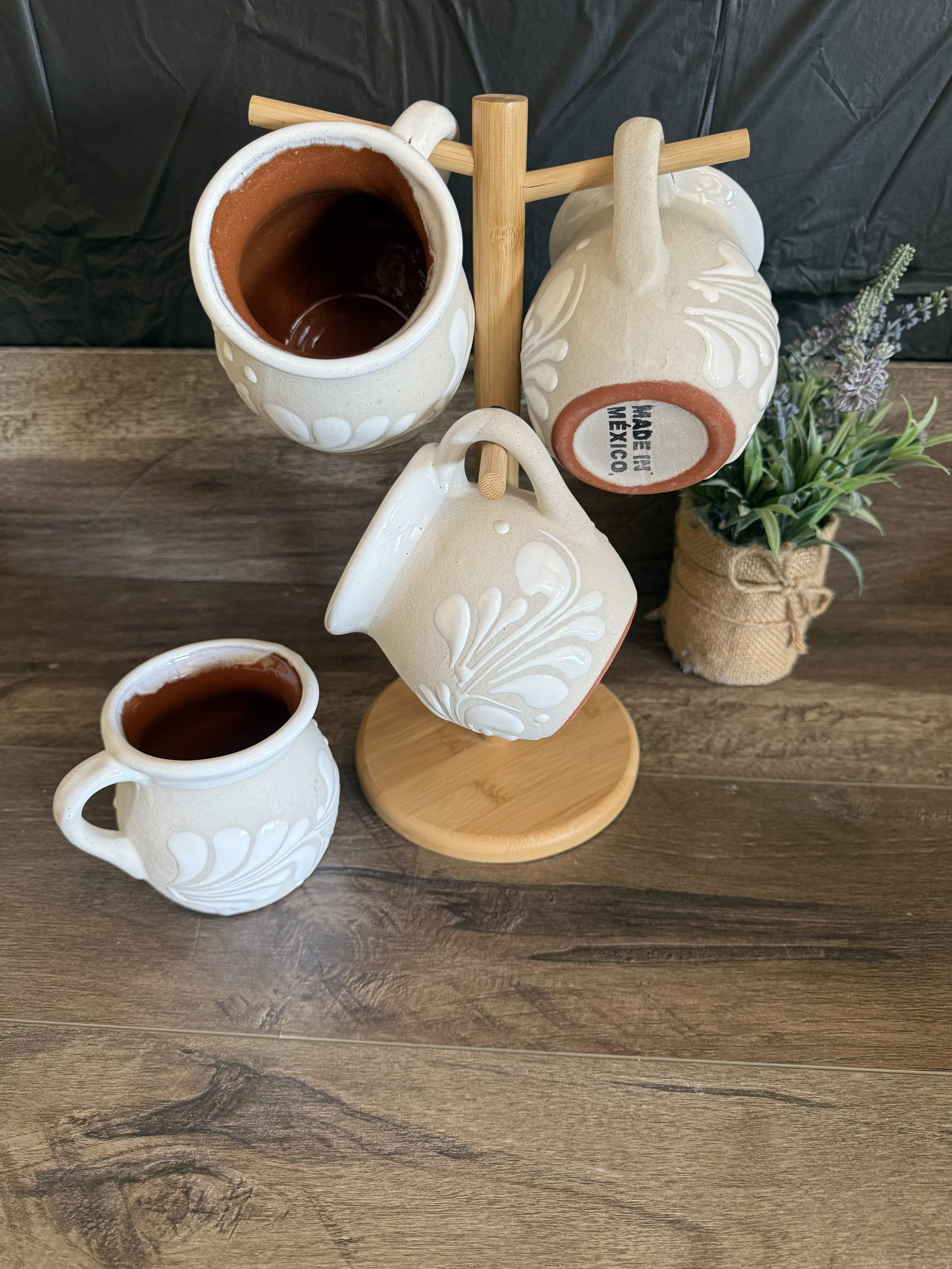 Set of 4 white mugs Stand NOT Included